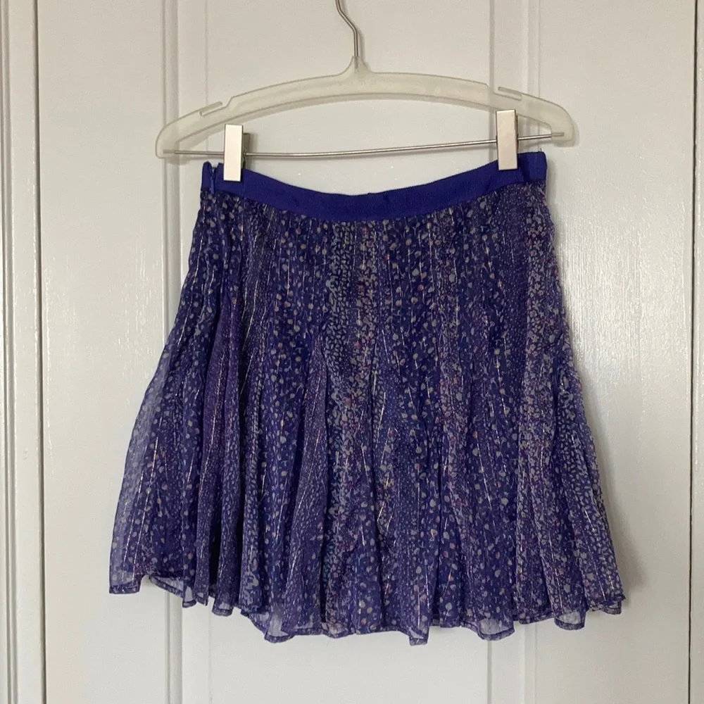 Darling purple mini skirt with gold thread and floral detail - Picture 6 of 7